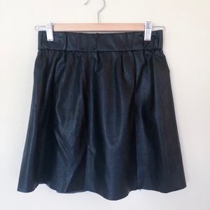 Aritzia Wilfred Free faux leather skirt black XS